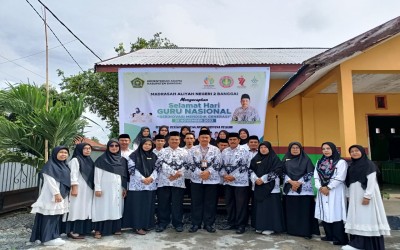 Peringati Hari Guru Nasional Tahun 2022 MAN 2 BANGGAI dengan Pemberian Piagam Penghargaan kepada Guru Berprestasi Empat Kategori dan Siswa Berprestasi Akademik Non Akademik